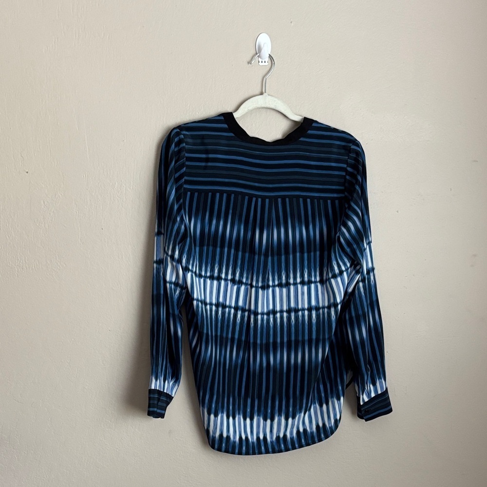 Vince Navy and Black Striped Blouse 100% silk size 10 - Picture 3 of 6